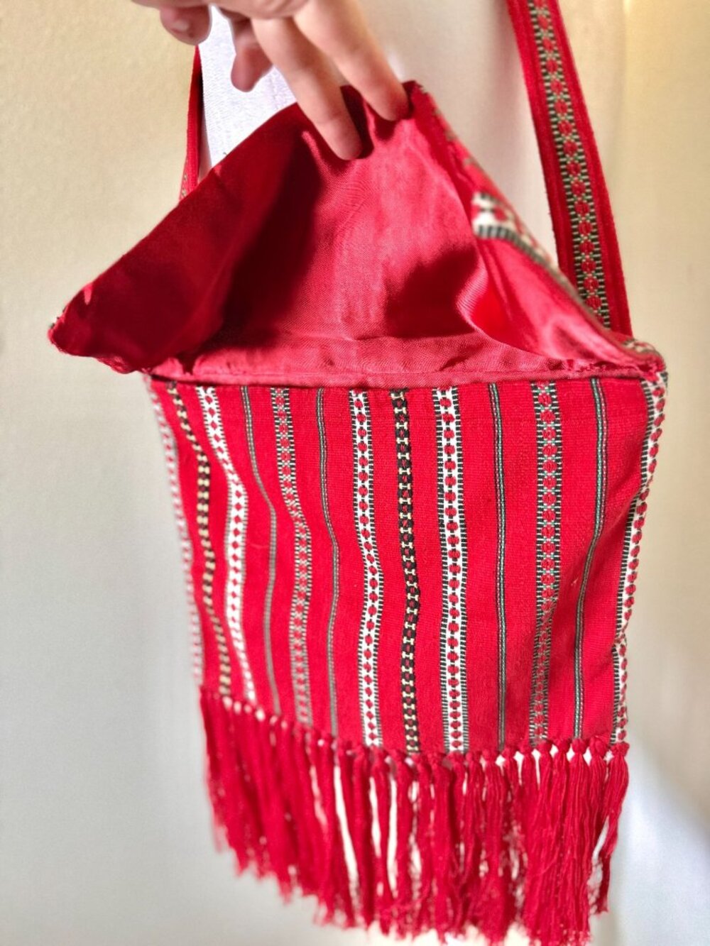Vintage Mid Century Handmade Shoulder Bag In Red With Fringe Detail And Satin - Picture 5 of 8